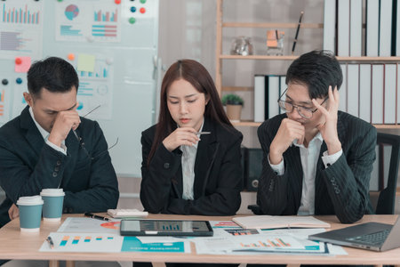 brainstorming, colleague, company, corporate, document, graph, meeting, teamwork, businessman, office, accounting, age, analysis, businessperson, businesswoman, chart, collaboratioの写真素材