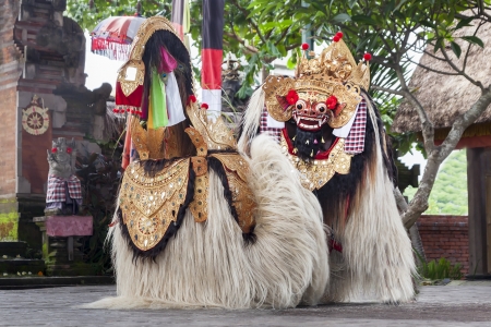 UBUD, BALI, INDONESIA - APRIL 01: Barong Dance show, the traditional balinese performance on April 01, 2011 in Ubud, Bali, Indonesia. のeditorial素材