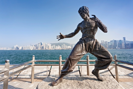 HONG KONG, CHINA - FEBRUARY 21: Bruce Lee statue at the Avenue of Stars on February, 21, 2013, Hong Kong, China.のeditorial素材