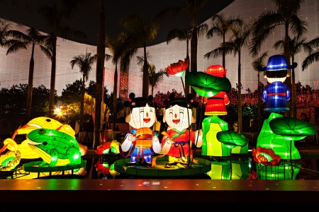 HONG KONG, CHINA - FEBRUARY 21: Chinese lanterns lightsup for the 2013 Chinese Lunar New Year Carnival in Tsim Sha Tsui on February, 21, 2013 in Hong Kong, China.のeditorial素材