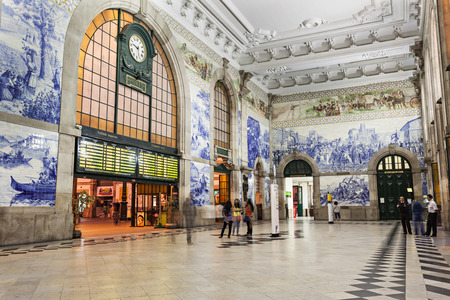 PORTO, PORTUGAL - JULY 02: Sao Bento Railway Station on July 02, 2014 in Porto, Portugalのeditorial素材