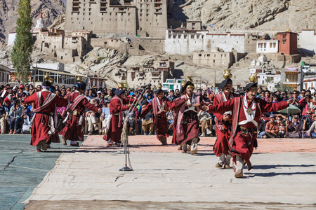LEH, INDIA - SEPTEMBER 26: Unidentified artists in Ladakhi costumes at the Ladakh Festival on September 26, 2013, Leh, India.のeditorial素材