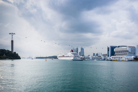 SINGAPORE - OCTOBER 17, 2014: Sea liner in the bay between Singapore and Sentosa island.のeditorial素材