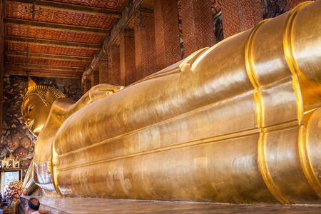 BANGKOK, THAILAND - NOVEMBER 09, 2014: Reclining Buddha figure in Wat Pho Buddhist temple complex in Bangkok, Thailand.のeditorial素材