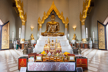 BANGKOK, THAILAND - NOVEMBER 10, 2014: The Golden Buddha is the world's largest solid gold statue, with a weight of 5.5 tons, located in the Wat Traimit Temple in Bangkok.のeditorial素材