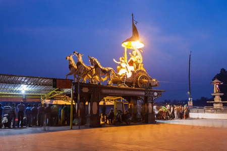 RISHIKESH, INDIA - NOVEMBER 08, 2015: A statue of the Hindu god Krishna and his devotee Arjuna in Rishikesh at night, North India.のeditorial素材