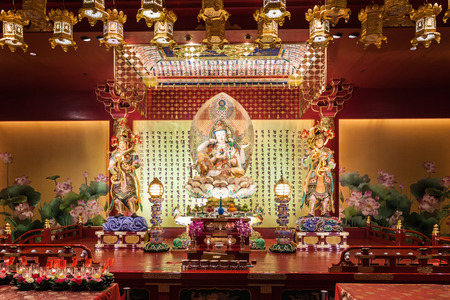 SINGAPORE - OCTOBER 16, 2014: Inside the Buddha Tooth Relic Temple. It is a Buddhist temple located in the Chinatown district of Singapore.のeditorial素材
