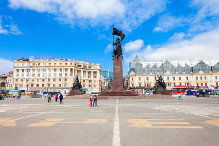 VLADIVOSTOK, RUSSIA - JULY 17, 2016: Memorial to the Fighters for the Soviet Power in the Far East and Dalrybvtuz building on central square in Vladivostok, Primorsky Krai in Russiaのeditorial素材