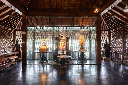 COLOMBO, SRI LANKA - FEBRUARY 27, 2017: Seema Malaka buddhist temple in the Beira Lake in Colombo, Sri Lanka. Seema Malaka is a part of the Gangaramaya Temple.のeditorial素材