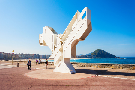 SAN SEBASTIAN, SPAIN - SEPTEMBER 29, 2017: Bird of Peace of Paloma De La Paz monument sculpture at the San Sebastian city, Basque Country in northern Spainのeditorial素材
