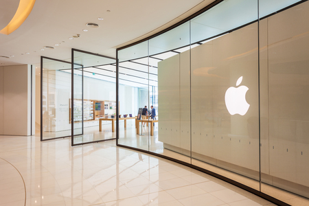 DUBAI, UAE - FEBRUARY 25, 2019: Apple Store in the Dubai Mall in UAEのeditorial素材