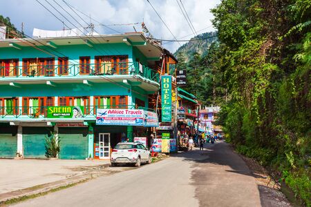 KASOL, INDIA - OCTOBER 02, 2019: Local houses at the main street in Kasol village in Himachal Pradesh state in Indiaのeditorial素材