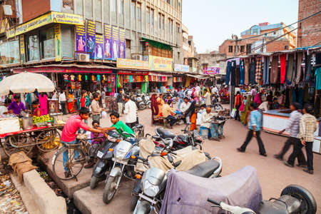 AGRA, INDIA - APRIL 10, 2012: Market street in Agra city, Uttar Pradesh state of Indiaのeditorial素材