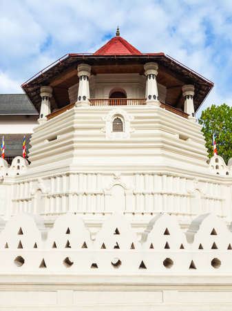 Temple of the Sacred Tooth Relic or Sri Dalada Maligawa in Kandy, Sri Lanka. Sacred Tooth Relic Temple is a Buddhist temple located in the royal palace complex of the Kingdom of Kandy.のeditorial素材