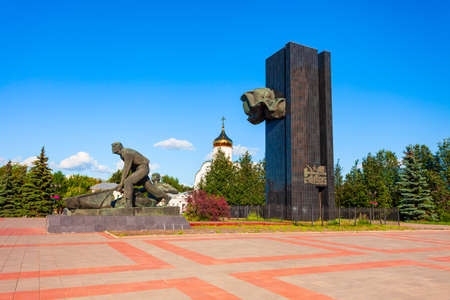 IVANOVO, RUSSIA - AUGUST 07, 2020: Monument to Fighters of 1905 year Revolution or Bortsov Revolyutsii 1905 Goda at Revolution Square in Ivanovo city, Golden Ring of Russiaのeditorial素材