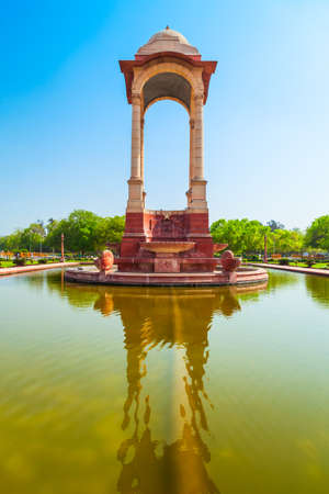 India Gate and Canopy is a war memorial located at the Rajpath in New Delhi, Indiaのeditorial素材