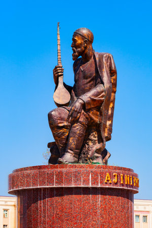 Nukus, Uzbekistan - April 14, 2021: Ajiniyaz or Azhiniyaz monument in Nukus city, Karakalpakstan region of Uzbekistan. Ajiniyaz was a Karakalpak poet.のeditorial素材