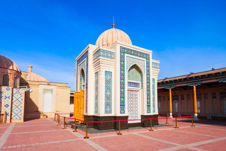 Tomb at the Hazrat Khizr or Hazret Hyzr Mosque and Mausoleum in the Samarkand city in Uzbekistanのeditorial素材