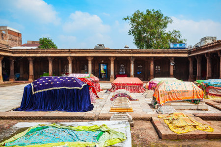 Rani no Hajiro or Mughalai Bibi Tomb or Ahmed Shah Queen Tomb is a mausoleum complex in Ahmedabad, Indiaのeditorial素材