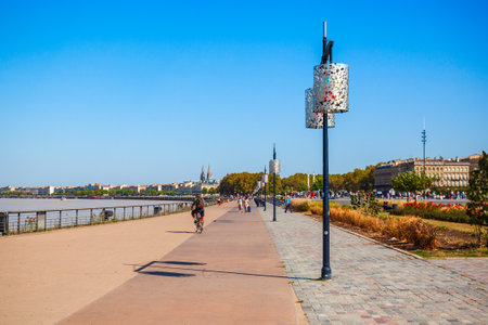 Embankment of Garonne river in the centre of Bordeaux city in Franceのeditorial素材