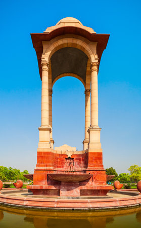 India Gate and Canopy is a war memorial located at the Rajpath in New Delhi, Indiaのeditorial素材