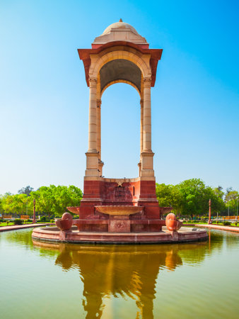 India Gate and Canopy is a war memorial located at the Rajpath in New Delhi, Indiaのeditorial素材
