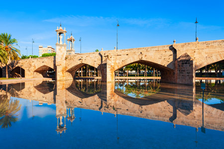 The Puente del Mar is a pedestrian bridge that crosses the river Turia in the city of Valencia in Spainの写真素材