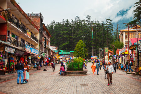 MANALI, INDIA - SEPTEMBER 27, 2019: The Mall is a main pedestrian street in Manali town, Himachal Pradesh state of Indiaのeditorial素材