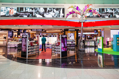 DUBAI, UAE - MARCH 02, 2019: Perfume shop in the duty free zone in the Dubai International Airport in UAEのeditorial素材