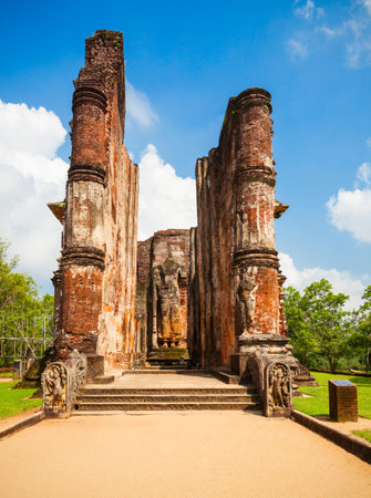 Polonnaruwa Lankathilaka Image House is a monolithic Buddha image house built by king Parakramabahu in Polonnaruwa, Sri Lankaの写真素材