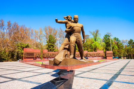 Tashkent, Uzbekistan - April 11, 2021: Monument of Courage or Muzhestvo Monument, dedicated to builders rescuers reconstructing Tashkent after 1966 earthquake, Uzbekistanのeditorial素材