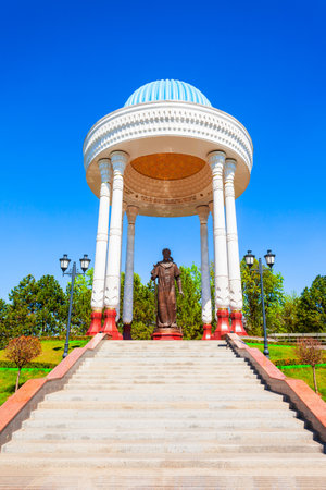 Tashkent, Uzbekistan - April 11, 2021: Alisher Navoiy monument in the centre of Tashkent city in Uzbekistanのeditorial素材