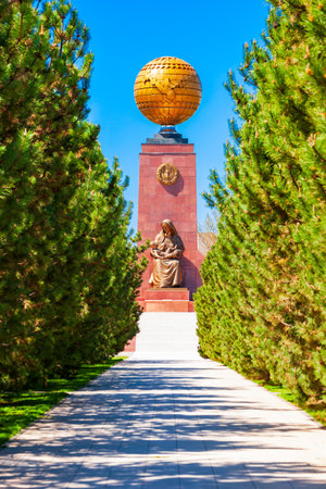 Tashkent, Uzbekistan - April 11, 2021: Monument to the Independence and Humanism or Happy Mother at the Independence square, Tashkent city in Uzbekistanのeditorial素材