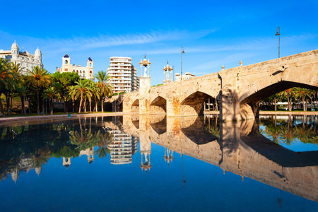 The Puente del Mar is a pedestrian bridge that crosses the river Turia in the city of Valencia in Spainの写真素材