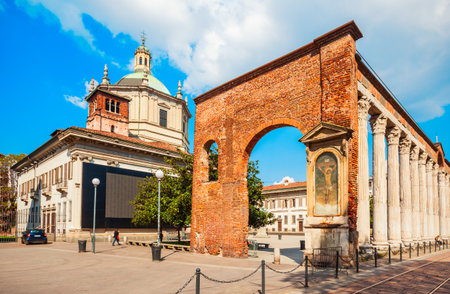 The Colonne or Columns di San Lorenzo is an ancient Roman ruins located in front of the San 
Lorenzo Basilica in Milan, Italyの写真素材