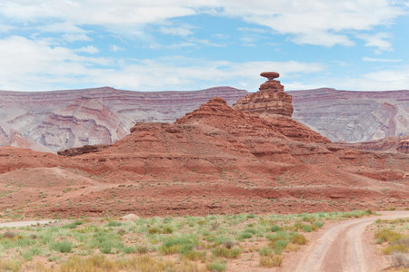 The Mexican Hat Rock hoodoo, located in the Utah town of the same nameの写真素材