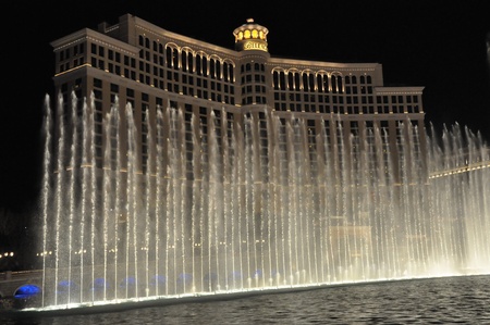 LAS VEGAS - DECEMBER 6: Bellagio hotel & casino fountains on December 6, 2012 in Las Vegas. The Fountains shoot water out of over 1,200 nozzles to create spectacular shows choreographed to musicのeditorial素材