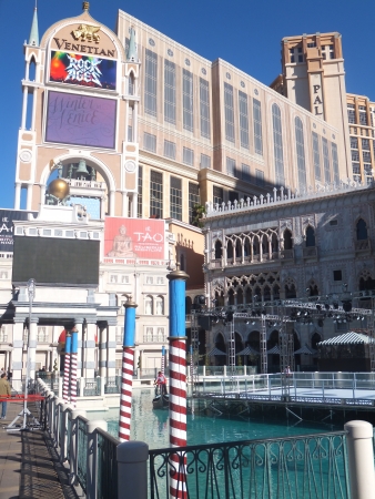 LAS VEGAS - DECEMBER 2  The Venetian Resort Hotel Casino on December 2, 2012 in Las Vegas  It was opened in 1999 and has over 4,000 hotel rooms available for guests のeditorial素材