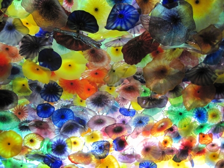 LAS VEGAS - JULY 9  Ceiling of the Bellagio in Las Vegas, on July 9, 2013  Dale Chihuly s Fiori di Como, composed of over 2,000 hand-blown glass flowers, covers 2,000 sq ft of the lobby ceiling のeditorial素材