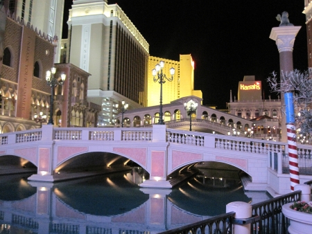 LAS VEGAS - JULY 9  The Venetian Resort Hotel Casino on July 9, 2013 in Las Vegas  It was opened in 1999 and has over 4,000 hotel rooms available for guests のeditorial素材