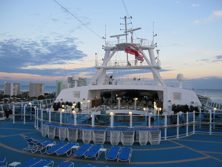 FORT LAUDERDALE, FLORIDA - DEC 20  Ruby Princess, a Grand-class cruise ship owned by Princess Cruises, seen leaving Fort Lauderdale, Florida, on December 20, 2009  She was built in 2008 in Italy のeditorial素材