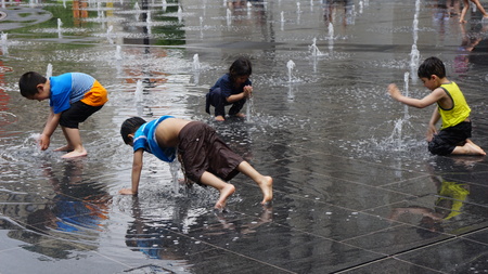 PHILADELPHIA, PA - MAY 10: Dilworth Park Fountain 185x60 feet in Philadelphia, on May 10, 2015. It is covered by a thin scrim of water with programmable 3-foot-high spouts creating dancing waters.のeditorial素材
