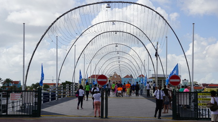 Queen Emma Pontoon Bridge in Willemstad, Curacaoのeditorial素材