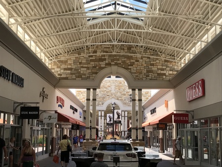 Twin Cities Premium Outlets in Eagan, Minnesotaのeditorial素材