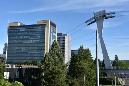 PORTLAND, OREGON - AUG 25: Portland Aerial Tram or Oregon Health & Science University Tram, on Aug 25, 2018. It is one of only 2 commuter aerial tramways in the US, the other being Roosevelt in NYC.のeditorial素材