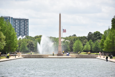 Pioneer Memorial Obelisk at the Reflection Pool in Hermann Park in Houston, Texasのeditorial素材