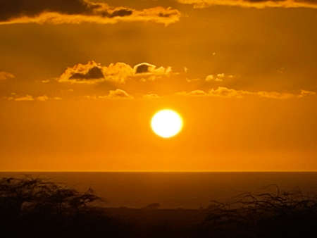 Sunset over the Pacific Ocean in Kailua Kona in Hawaiiの写真素材