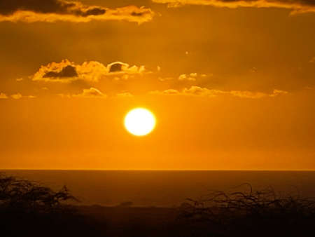Sunset over the Pacific Ocean in Kailua Kona in Hawaiiの写真素材