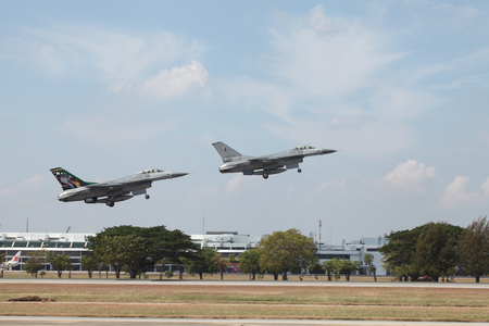 BANGKOK, THAILAND - JAN 09: F16 show on children's Day at Royal Thai Air Force Base located in donmuang Thailand, January 09, 2016, Bangkok, Thailand.のeditorial素材