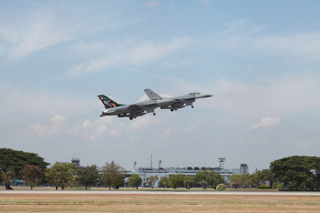 BANGKOK, THAILAND - JAN 09: F16 show on children's Day at Royal Thai Air Force Base located in donmuang Thailand, January 09, 2016, Bangkok, Thailand.のeditorial素材